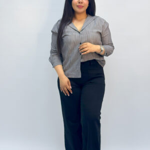 Blouse Grise Rayée à Col Ouvert