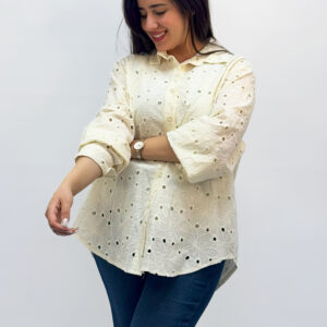 Chemise Brodée Florale Écrue – Élégance en Dentelle Ajournée