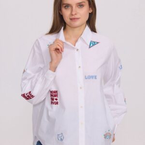 Chemise blanche oversize à broderies colorées