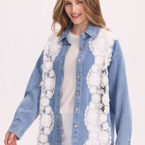 Veste en jean ornée de dentelle – Contraste bohème chic