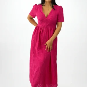 Robe longue brodée à manches courtes – Col V – Style bohème chic