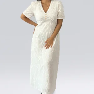 Robe Longue Bohème à Broderie Florale – Boutonnée à l'avant