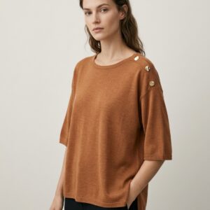Pull Maille Légère à Boutons – Élégance Moderne