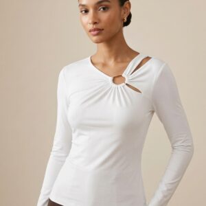 Top Ajusté à Détail Cut-Out – Élégance Moderne