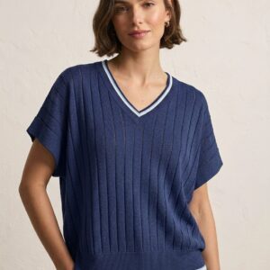 Pull Maille Côtelée Col V – Élégance Moderne